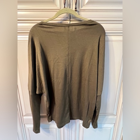 Batwing style oversize top. - Picture 2 of 5